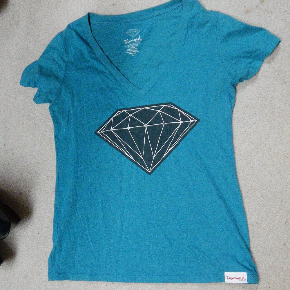 Diamond supply v-neck